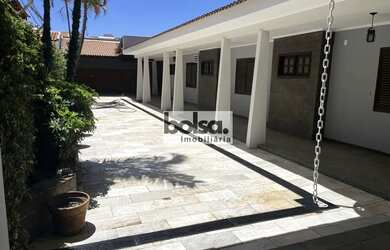 Imagem 2: Casa Espaçosa com 3 Dormitórios (2 Suítes), 305m² Construídos e Terreno de 508m² Conforto