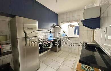 Imagem: A casa possui 3 Dormitórios, 1 Banheiro, 2 Vagas na garagem