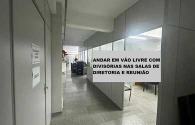 Imagem: O depósito possui 2 Vagas na garagem, 300m² de Área e está