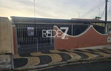 Imagem: A casa possui 2 Dormitórios, 1 Banheiro, 3 Vagas na garagem