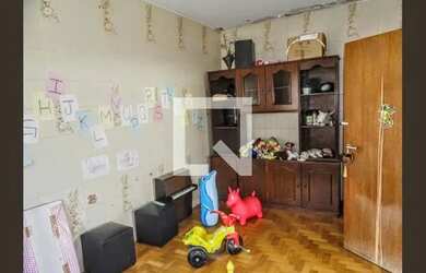 Imagem: A casa possui 4 Dormitórios, 4 Banheiros, 2 Vagas na garagem