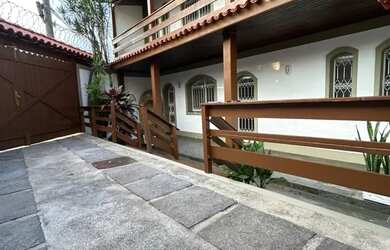 Imagem 4: Exclusiva Casa Triplex com Acabamento em Ipê, Rua Mario Hue, S/N, com entrada também pela