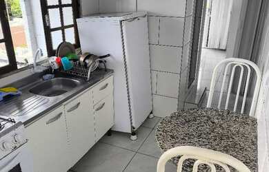 Imagem: A kitnet possui 1 Dormitório, 1 Banheiro, 1 Vaga na garagem