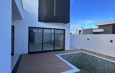 Imagem: A casa em condomínio possui 4 Dormitórios e está localizado