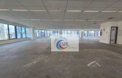 Imagem: O depósito possui 5 Vagas na garagem, 778m² de Área e está