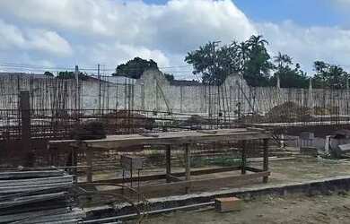 Imagem: A casa possui 3 Dormitórios, 4 Banheiros, 2 Vagas na garagem