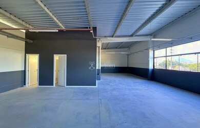 Imagem 5: Sala comercial no Bairro do Salto, com 240 m², estacionamento rotativo...