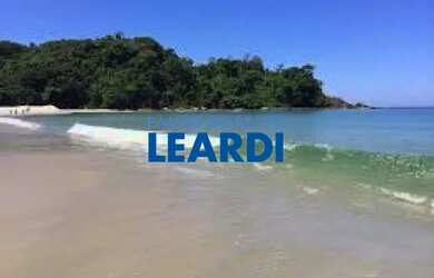 Imagem: A casa possui 5 Dormitórios, 5 Banheiros, 5 Vagas na garagem