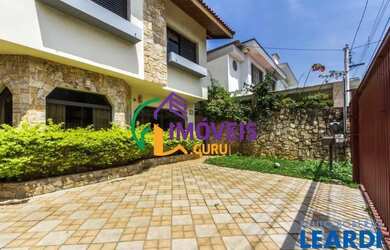 Imagem: A casa à venda possui 3 Dormitórios, 4 Banheiros, 2 Vagas