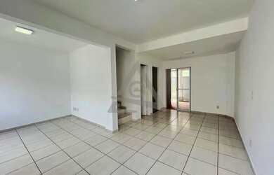 Imagem: A casa em condomínio possui 3 Dormitórios, 3 Banheiros, 2