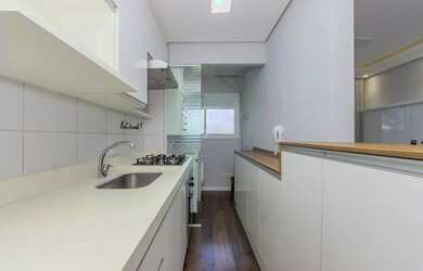 Imagem: O apartamento possui 2 Dormitórios, 1 Banheiro, 1 Vaga na garagem