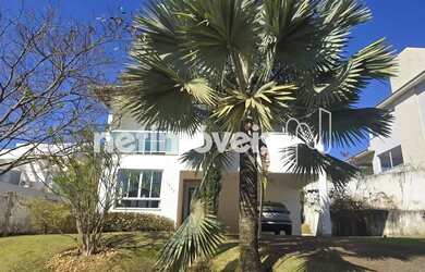 Imagem: A casa em condomínio possui 4 Dormitórios, 3 Banheiros, 2