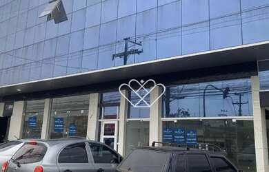 Imagem: O depósito para alugar possui 2 Vagas na garagem e 450m² de