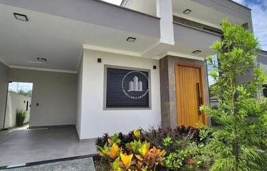 Imagem: A casa possui 3 Dormitórios, 3 Banheiros, 2 Vagas na garagem