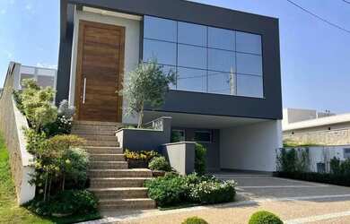 Imagem: A casa em condomínio possui 4 Dormitórios, 5 Banheiros, 4