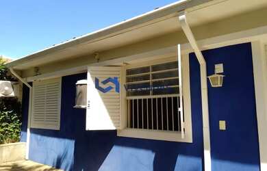 Imagem: A casa possui 4 Dormitórios, 3 Banheiros, 3 Vagas na garagem