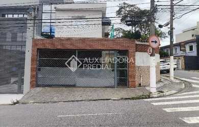 Imagem: A casa possui 3 Dormitórios, 2 Banheiros, 5 Vagas na garagem