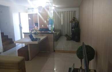 Imagem: A casa possui 3 Dormitórios, 1 Banheiro, 2 Vagas na garagem