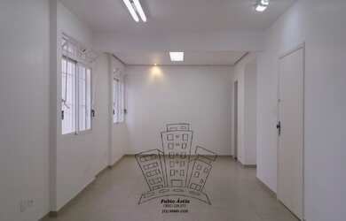 Imagem: O depósito possui 1 Vaga na garagem, 30m² de Área e está