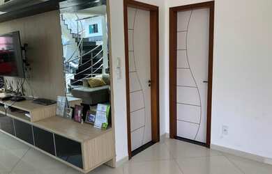 Imagem: A casa em condomínio possui 4 Dormitórios, 5 Banheiros, 2