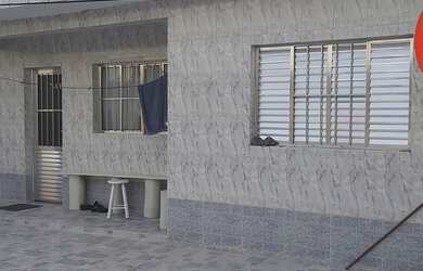 Imagem: A casa possui 2 Dormitórios, 1 Banheiro, 1 Vaga na garagem