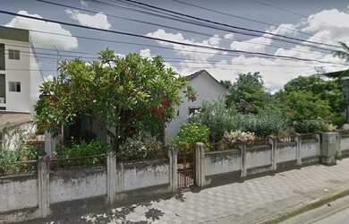 Imagem: A casa possui 4 Dormitórios, 2 Banheiros e 553m² de Área