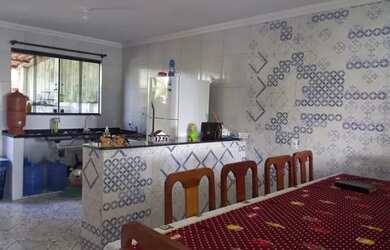 Imagem: A casa possui 5 Dormitórios, 4 Banheiros, 5 Vagas na garagem