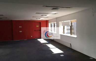 Imagem: O depósito possui 3 Vagas na garagem, 528m² de Área e está