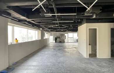 Imagem: O depósito possui 5 Vagas na garagem, 358m² de Área e Imóvel