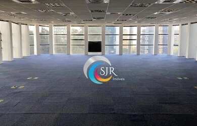 Imagem: O depósito possui 5 Vagas na garagem, 433m² de Área e está