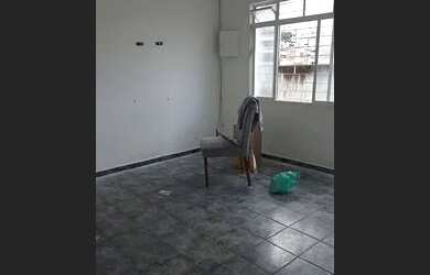 Imagem: A casa possui 3 Dormitórios, 1 Banheiro e está localizado