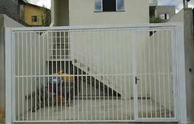 Imagem: A casa possui 2 Dormitórios, 2 Banheiros, 2 Vagas na garagem