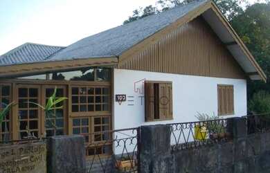 Imagem: A casa possui 5 Dormitórios, 5 Banheiros, 4 Vagas na garagem