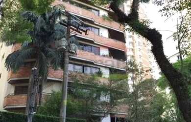 Imagem: O apartamento possui 4 Dormitórios, 5 Banheiros, 4 Vagas na