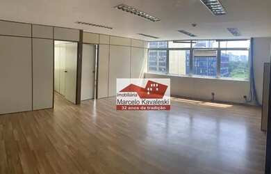 Imagem: O depósito possui 2 Vagas na garagem, 88m² de Área e está