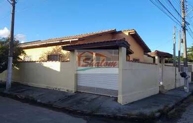 Imagem: A casa possui 2 Dormitórios, 2 Banheiros, 2 Vagas na garagem