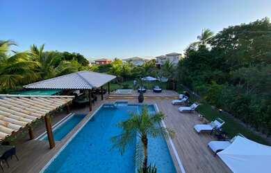 Imagem: A casa possui 4 Dormitórios, 5 Banheiros, 4 Vagas na garagem