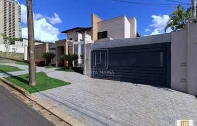 Imagem: A casa possui 4 Dormitórios, 5 Banheiros, 4 Vagas na garagem