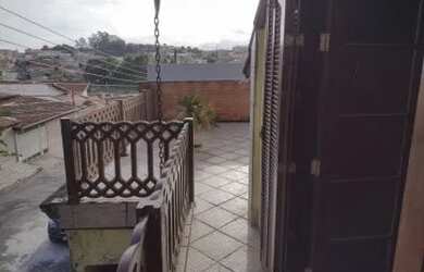 Imagem: A casa possui 2 Dormitórios, 2 Banheiros, 3 Vagas na garagem