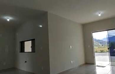 Imagem: A casa possui 2 Dormitórios, 1 Banheiro, 1 Vaga na garagem