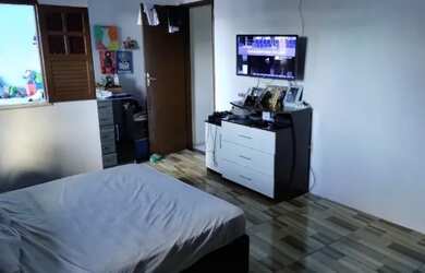 Imagem: A casa possui 2 Dormitórios, 2 Banheiros, 1 Vaga na garagem