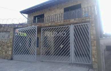 Imagem: A casa possui 4 Dormitórios, 3 Banheiros, 3 Vagas na garagem