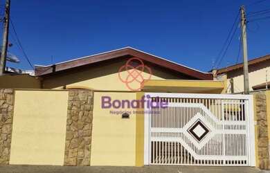 Imagem: A casa possui 3 Dormitórios, 2 Banheiros, 3 Vagas na garagem