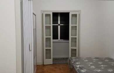 Imagem: O apartamento possui 1 Dormitório, 1 Banheiro, 1 Vaga na garagem