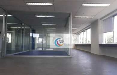 Imagem: O depósito possui 5 Vagas na garagem e 218m² de Área e está