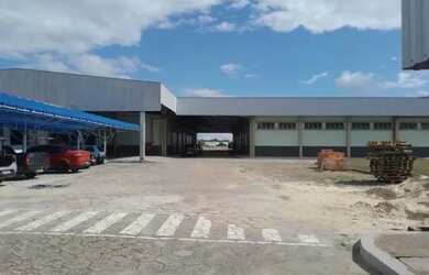 Imagem: O depósito possui 5 Vagas na garagem, 1.725m² de Área e