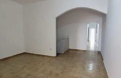 Imagem: A casa possui 2 Dormitórios, 2 Banheiros, 130m² de Área e