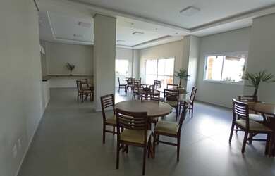 Imagem: O apartamento possui 2 Dormitórios, 1 Banheiro, 1 Vaga na garagem