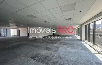 Imagem: O depósito possui 5 Vagas na garagem, 650m² de Área e está