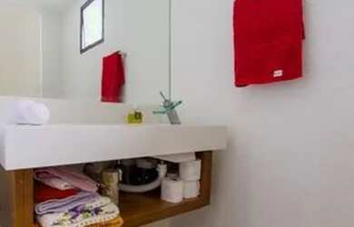 Imagem: A casa em condomínio possui 4 Dormitórios, 5 Banheiros, 5